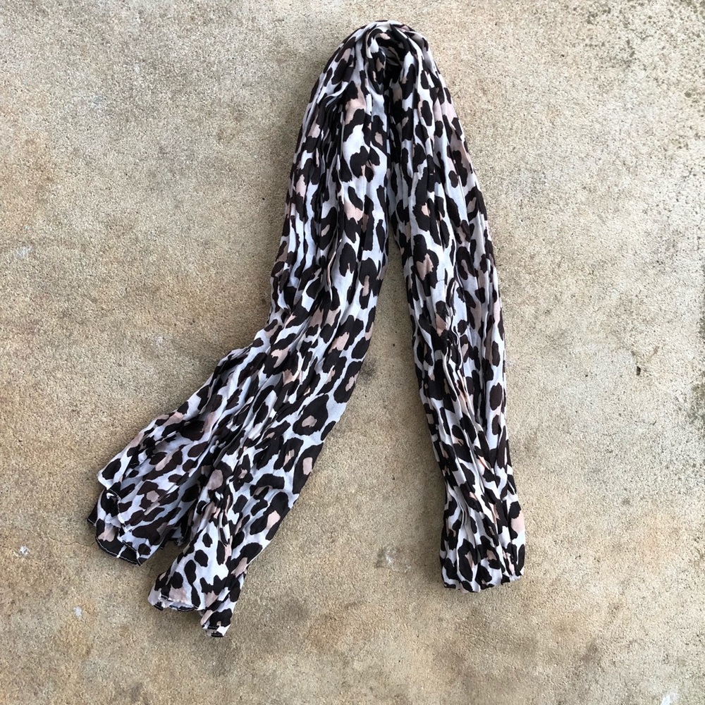SOLD‼️H&M Scarf